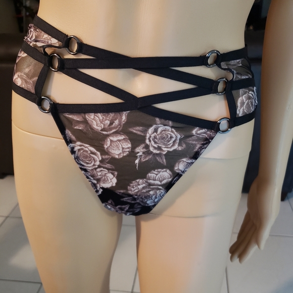 3 Victoria secret woman panties - Picture 2 of 8